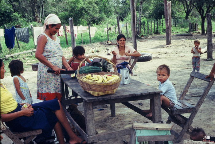 AÑO 1985 - COLOR - VIDA CAMPESINA EN PARAGUAY (JOSÉ MARÍA BLANCH)